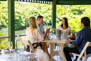 Brisbane: Visita a una bodega con catas y almuerzo de 2 platos