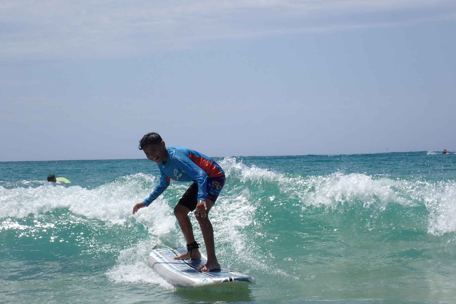 골드코스트: 어린이 전용 초보자 서핑 수업 (6~12세)