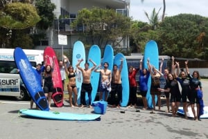 Gold Coast: Learn to Surf Experience with Lunch & Activities