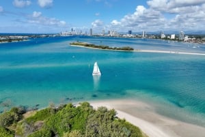 Gold Coast: Private Catamaran & Island Lunch