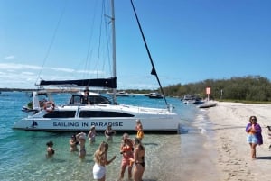 Gold Coast: Private Catamaran & Island Lunch