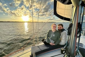 Costa Dorada Charter privado en velero al atardecer con cena y bebidas