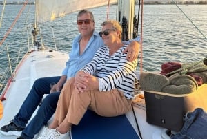 Costa Dorada Charter privado en velero al atardecer con cena y bebidas