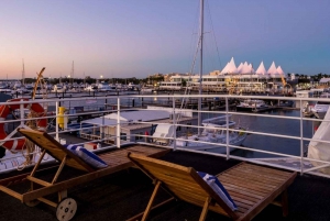 Gold Coast: Sunset Guided Boat Cruise