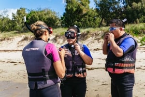 Guldkysten: Wave Break Island kajak- og snorkeltur