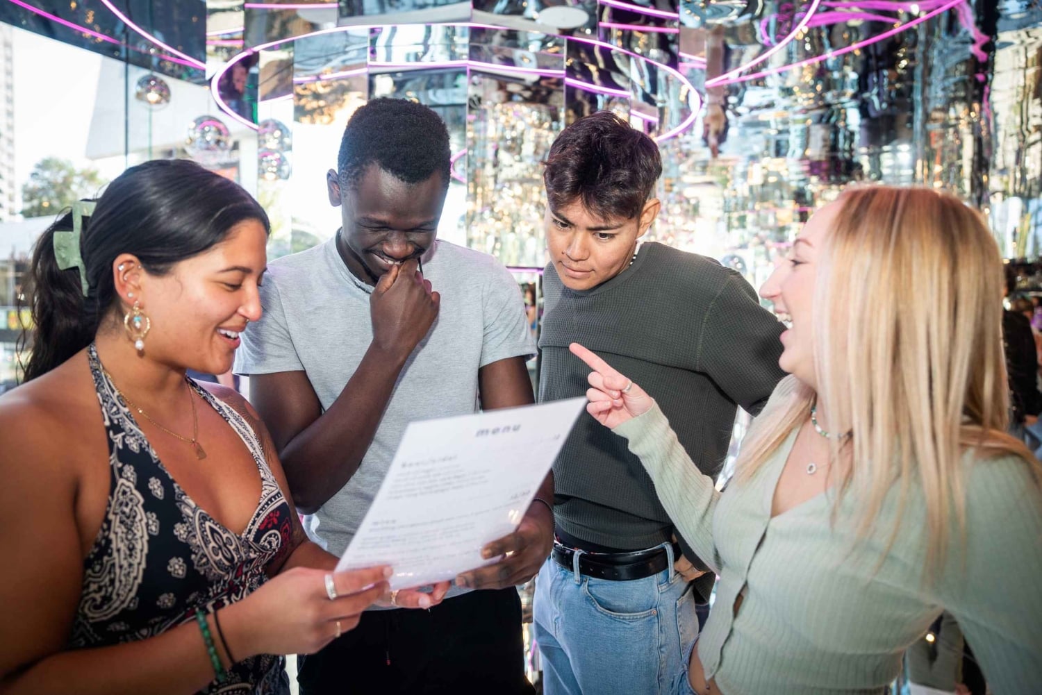 Зеркальный бар