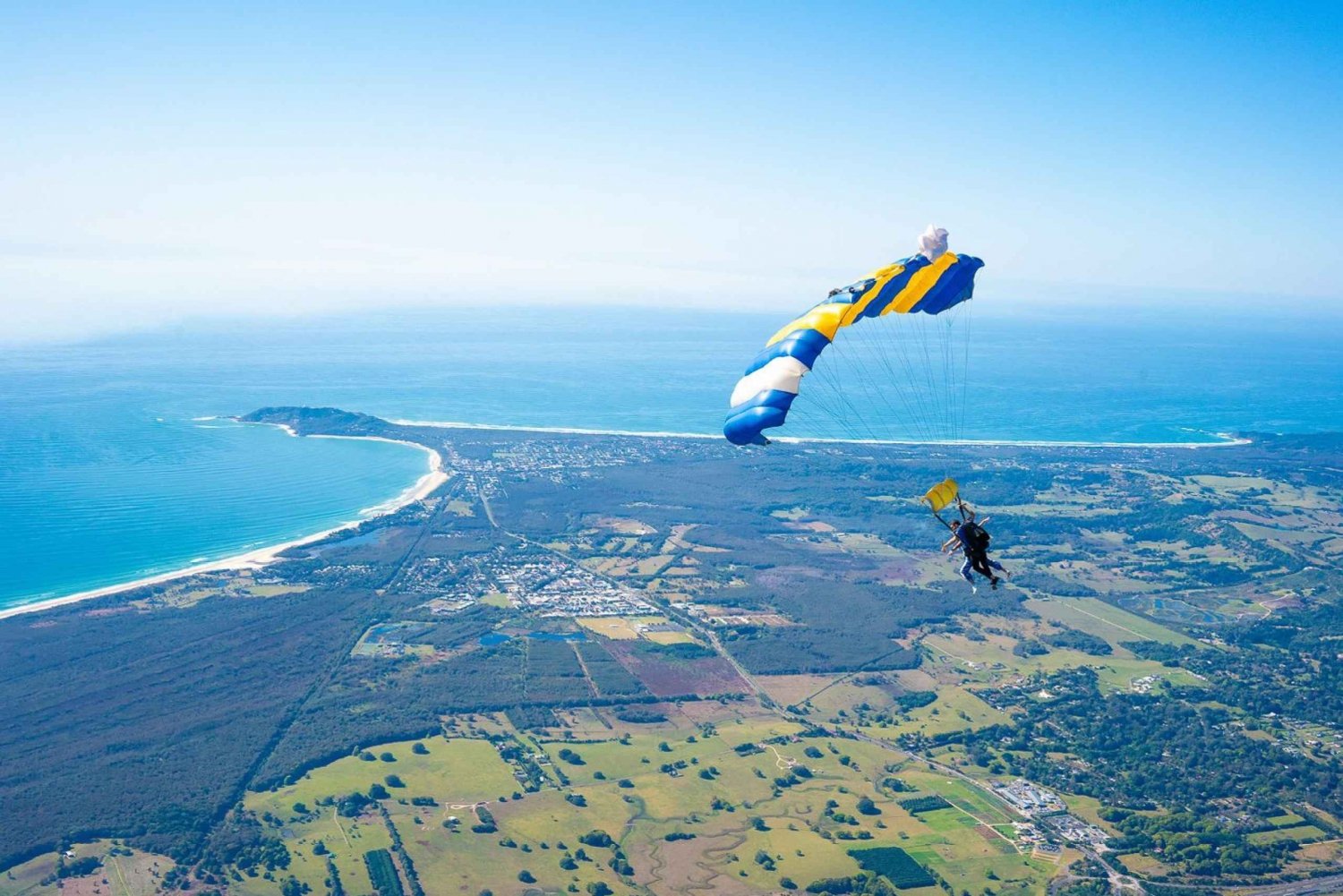 Desde Gold Coast: Paracaidismo en tándem en Byron Bay con traslados