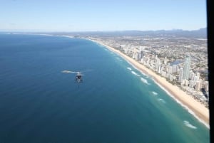 Guldkusten: Helikopterflygning med utsikt över kuststaden
