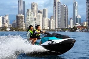 Surfers Paradise: Jetski, parasailing og jetbåd