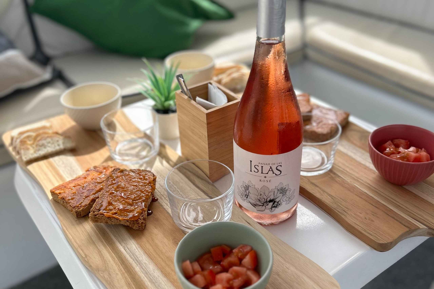 1h Boat Trip + 2h Dockside Wine & Food Tasting