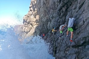 Agaete: Coasteering Gran Canaria. Ferrata Marina y Tirolina