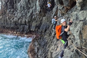 Agaete: Coasteering Gran Canaria. Ferrata Marina y Tirolina