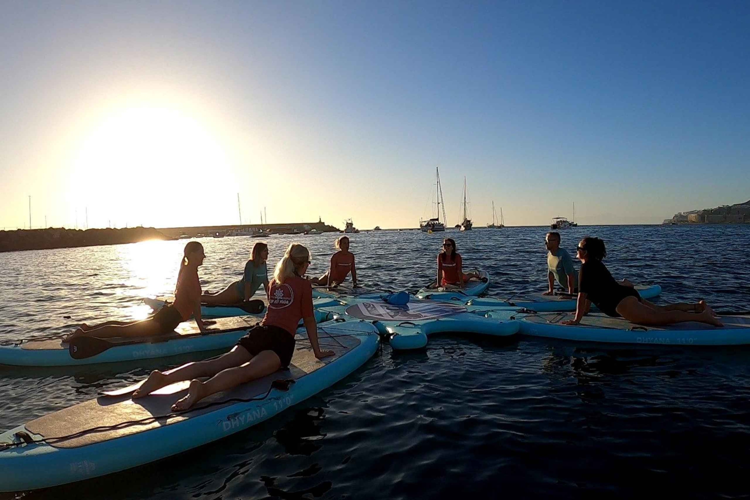 Arguineguín: Stand-up Paddleboard Yoga Class with Instructor