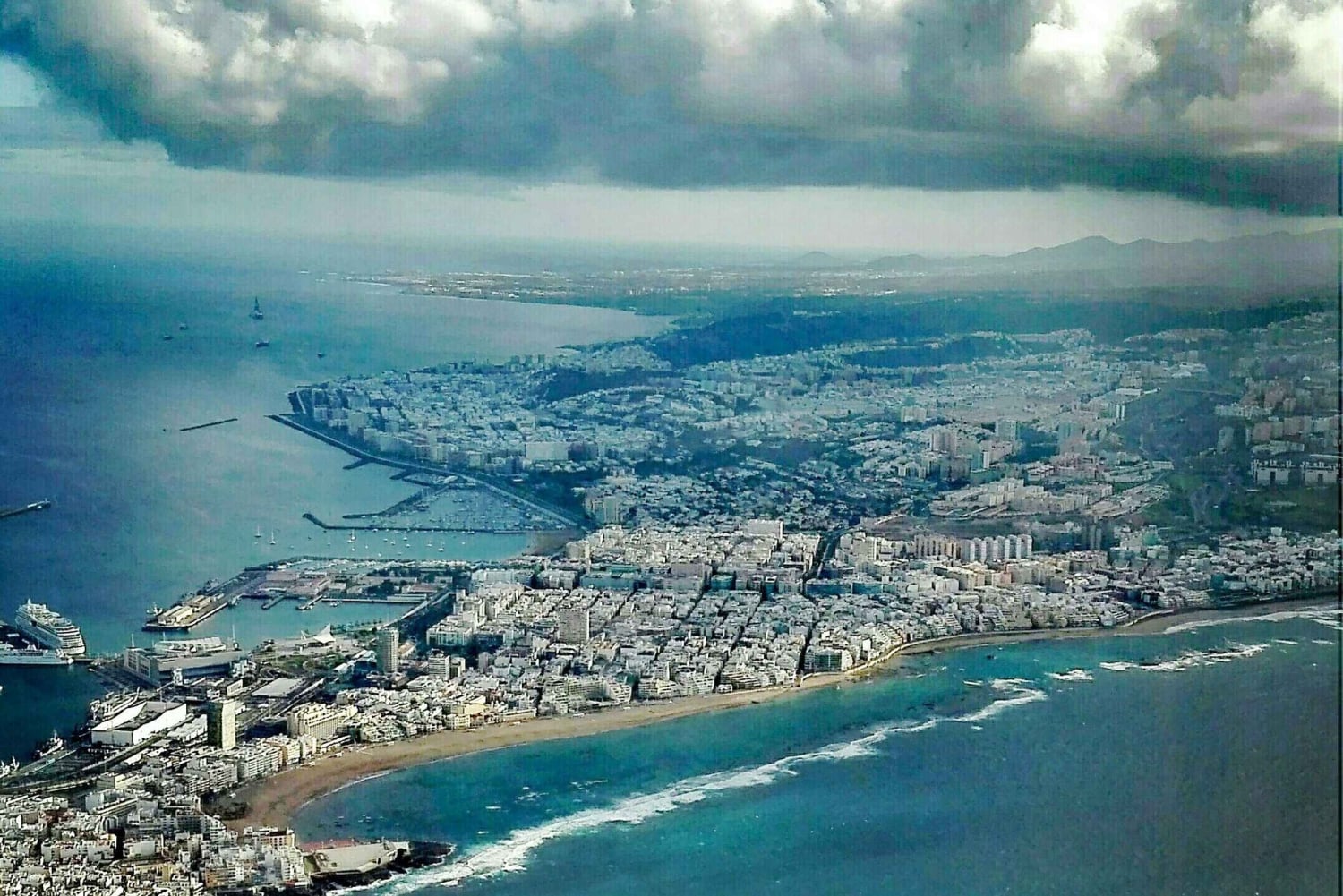 City Treasures Unveiled: 3.5-Hour Las Palmas Cab & Walking