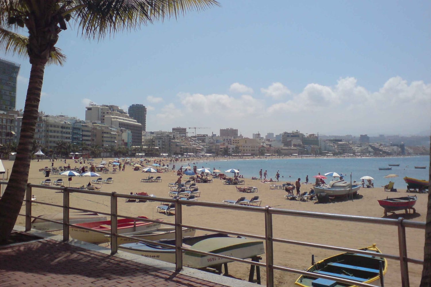 City Treasures Unveiled: 3.5-Hour Las Palmas Cab & Walking