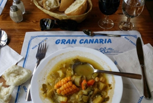 City Treasures Unveiled: 3.5-Hour Las Palmas Cab & Walking