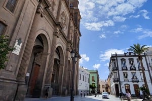 City Treasures Unveiled: 3.5-Hour Las Palmas Cab & Walking