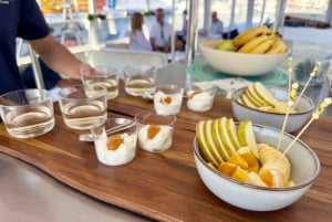 1 hora de paseo en barco + 2 horas de degustación de vino y comida en el puerto