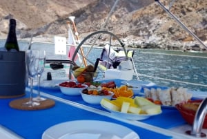 From Puerto de Mogán: Sailboat Trip with Food and Drinks