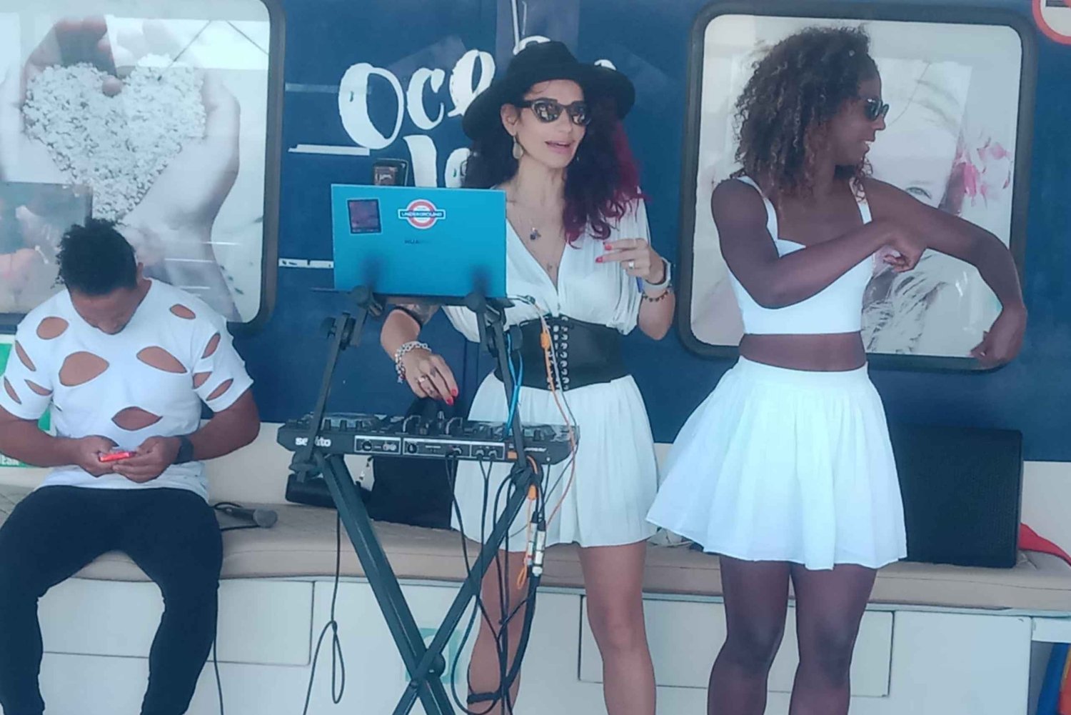 Desde Puerto Rico: Fiesta en barco por la costa.
