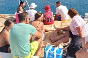 From Puerto Rico: Boat trip along the coast w/ Food & Drinks