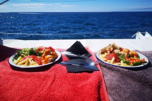 Gran Canaria: Tour en Catamarán con almuerzo por playas vírgenes