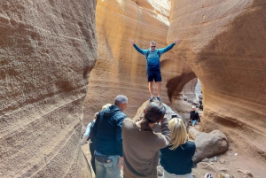 Gran Canaria: Barranco Rojo, Cueva, Oasis Excursión de Aventura y Picnic