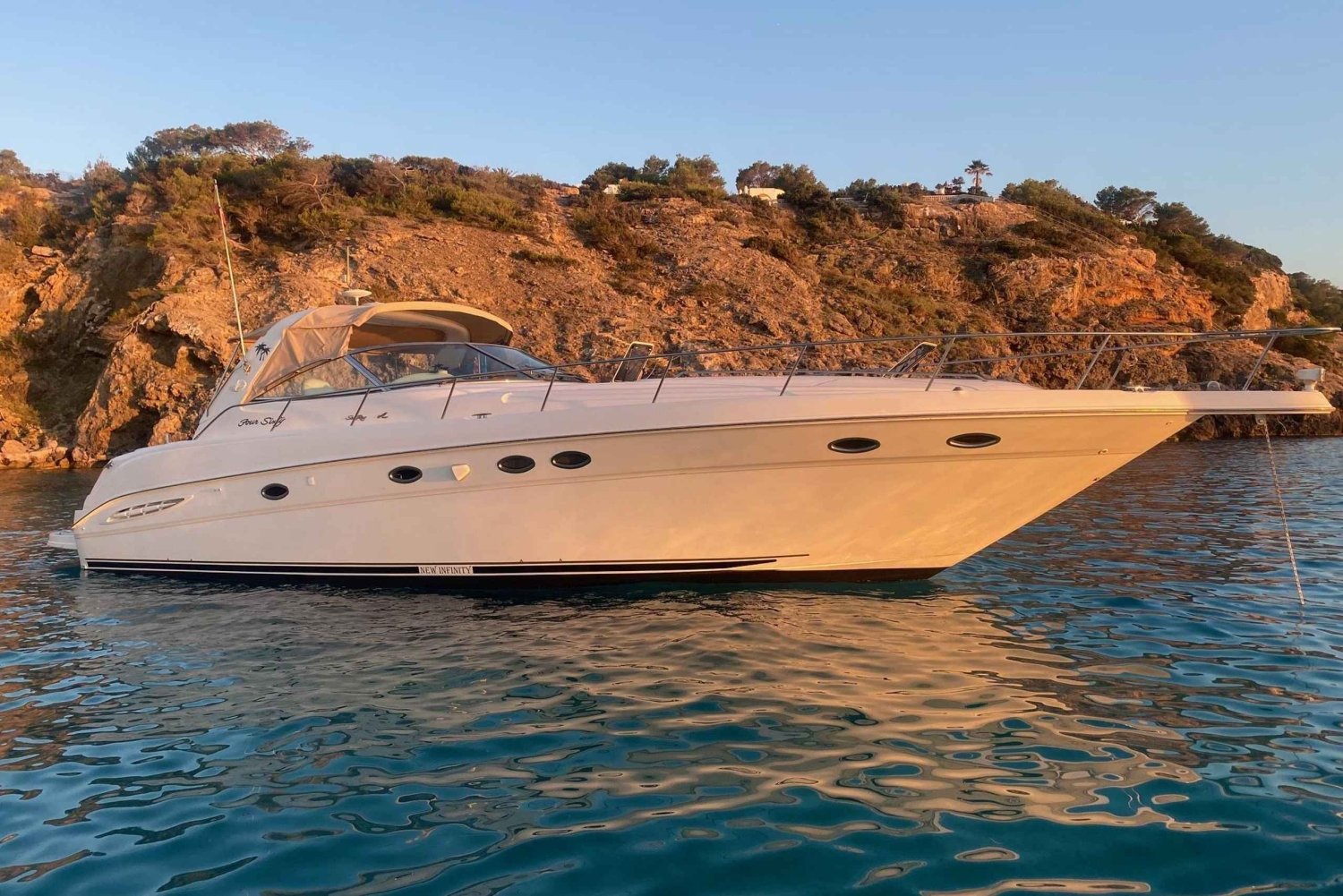 Gran Canaria: Excursion on private yacht with drinks, lunch and snorkeling