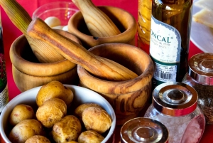 Gran Canaria: Food Tour with Distillery Visit & Lunch