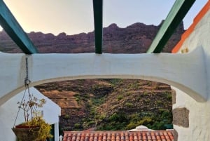 Casa histórica de Gran Canaria con plantación de mangos en Mogán.