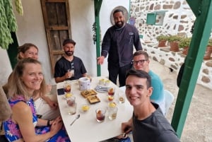 Casa histórica de Gran Canaria con plantación de mangos en Mogán.