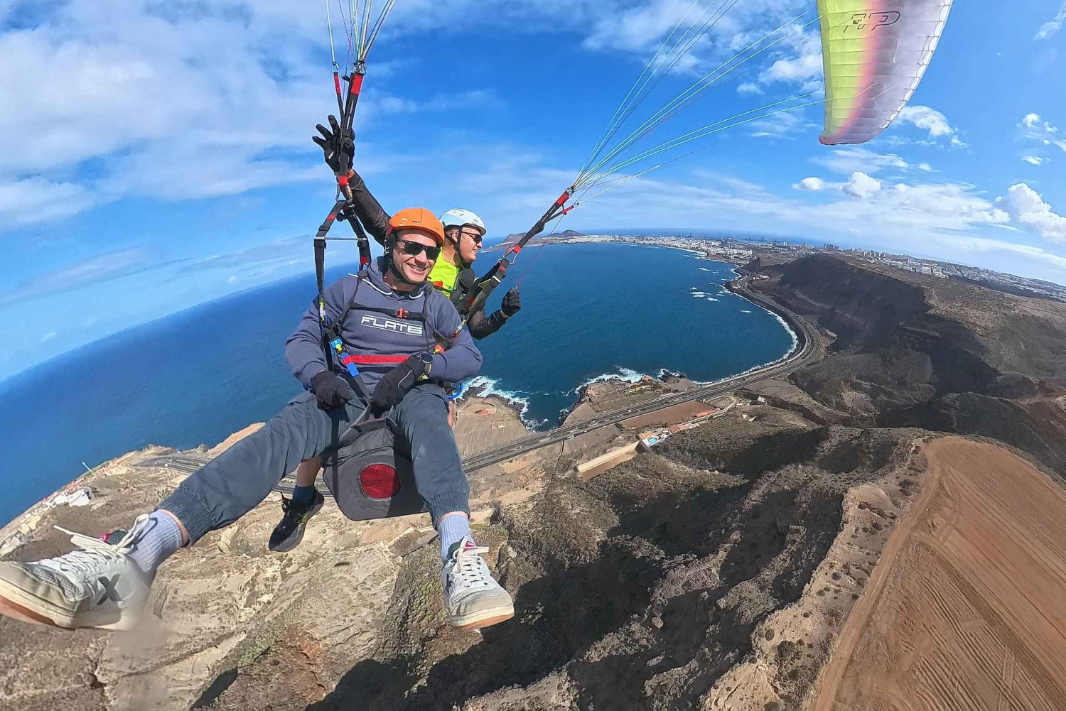 Gran Canaria: Paragliding Flight & Banana Plantation Tour