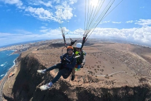 Gran Canaria: Paragliding Flight & Banana Plantation Tour