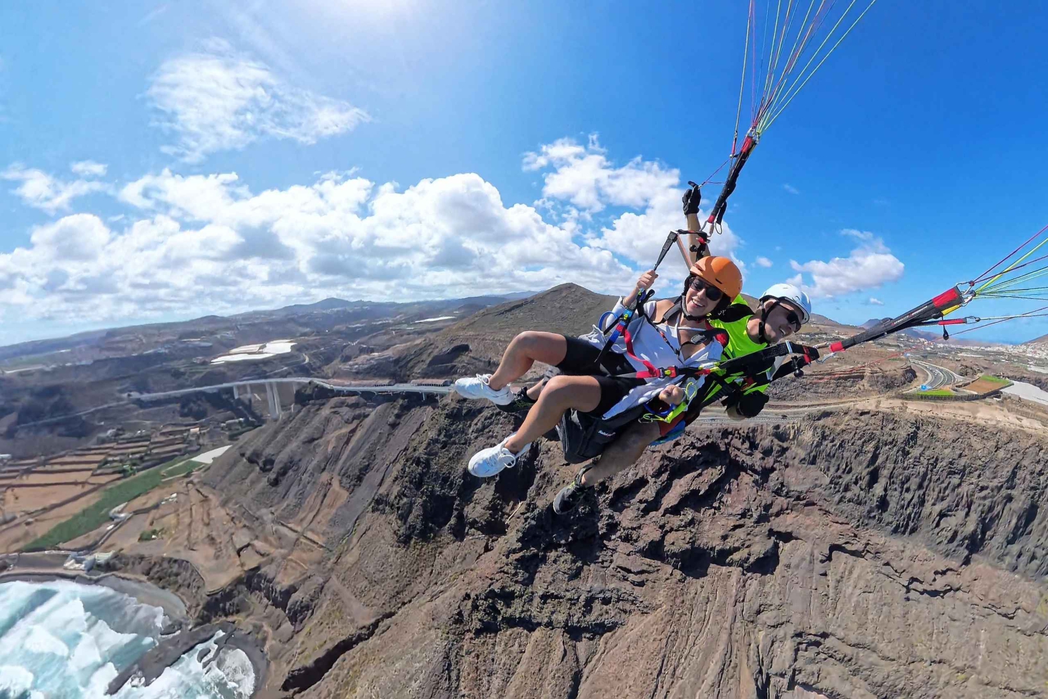 Gran Canaria: Paragliding Flight with Tapas & Pickup
