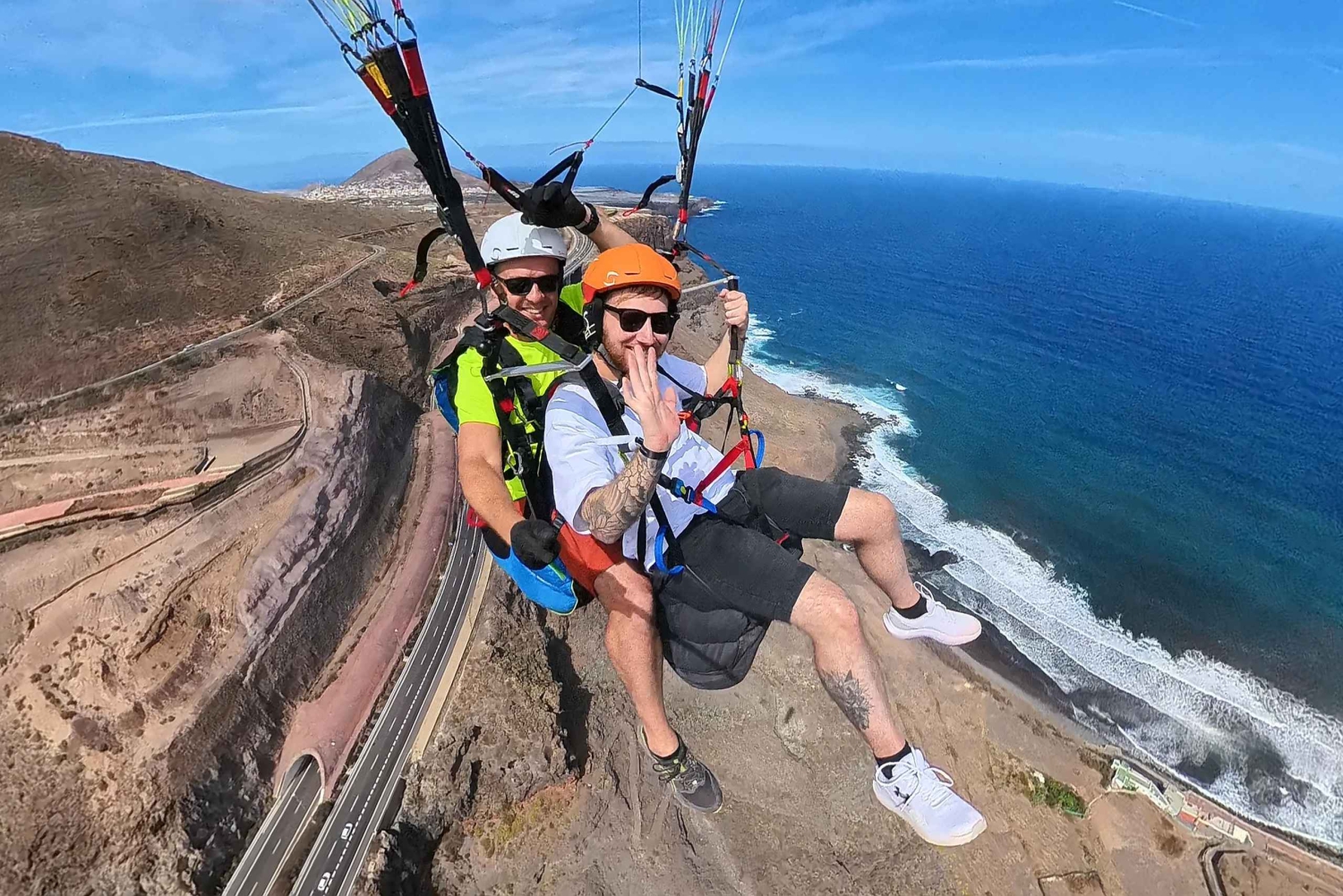 Gran Canaria: Paragliding Flight with Tapas & Pickup