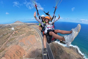 Gran Canaria: Paragliding Flight with Tapas & Pickup