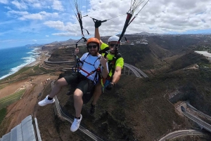 Gran Canaria: Paragliding Flight with Tapas & Pickup
