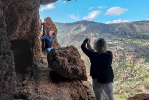 Gran Canaria: Red Gorge, Cave, Oasis Adventure Tour & Picnic