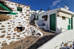 Gran Canaria: Spanish Tapas and Wine Tasting Tour in Mogan