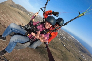 Lanzarote: Tandem Paragliding Flight Over Lanzarote