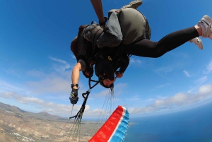Lanzarote: Tandem Paragliding Flight Over Lanzarote