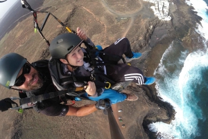 Lanzarote: Tandem Paragliding Flight Over Lanzarote
