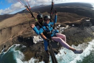 Lanzarote: Tandem Paragliding Flight Over Lanzarote