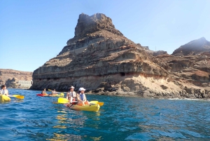 Mogán: Excursión guiada en Kayak a las Cuevas y Snorkel
