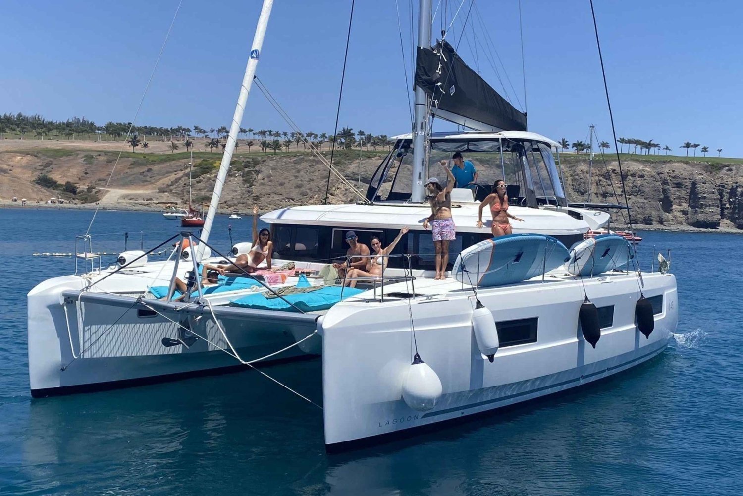 Pasito Blanco: Private catamaran excursion with food & drink