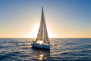 Pasito Blanco : Private sailing tour with food & drinks