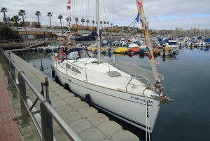 Puerto Rico: Sailing excursion with swim, drinks and tapas.