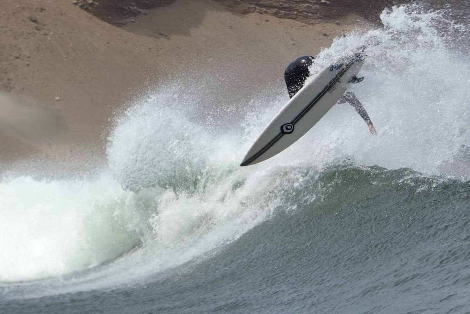 Surf and yoga in Gran Canaria: waves, wellness, and nature