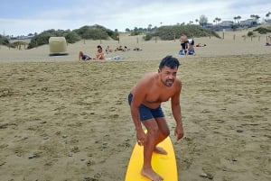 Experiencia de surf y yoga en Gran Canaria: olas, bienestar y naturaleza