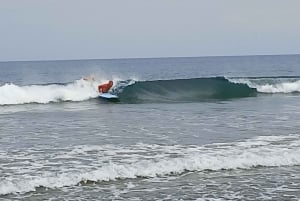 Experiencia de surf y yoga en Gran Canaria: olas, bienestar y naturaleza